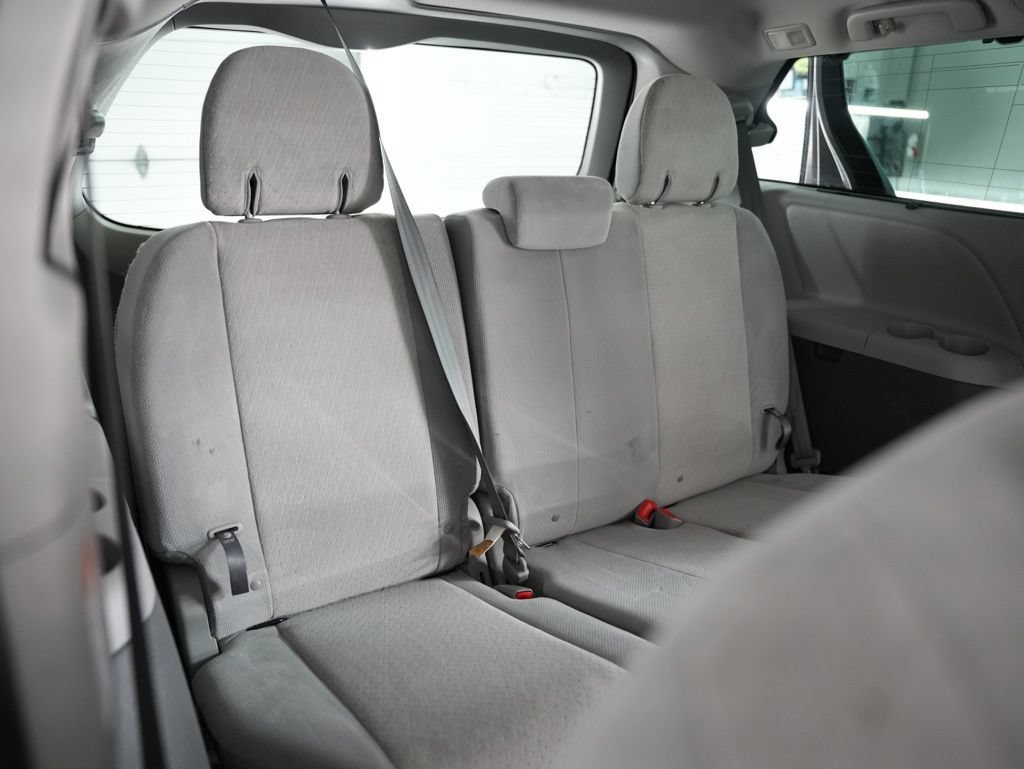Used 2020 Toyota Sienna LE FWD image 32