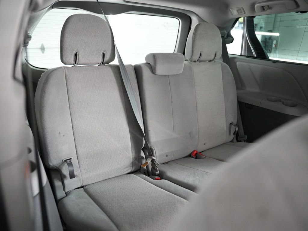 Used 2020 Toyota Sienna LE FWD image 32