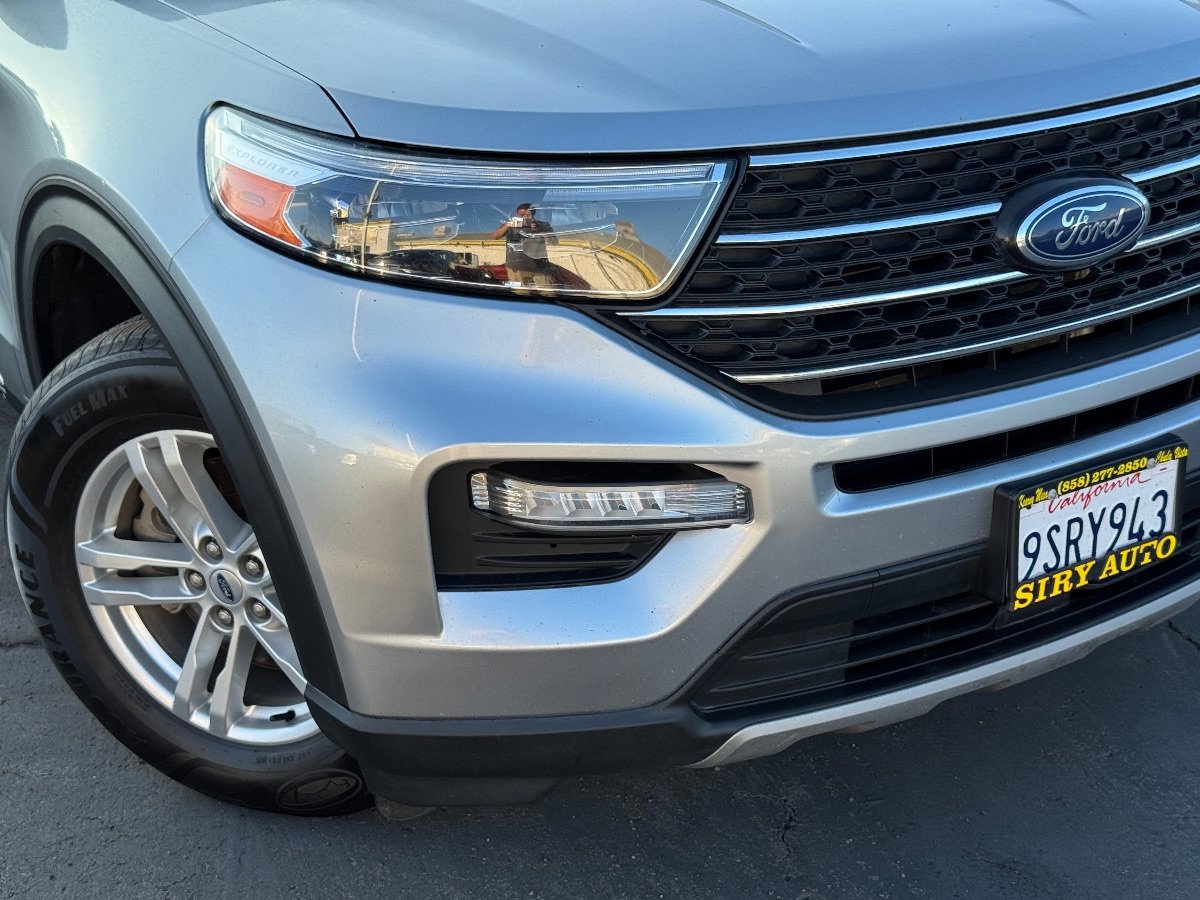 Used 2023 Ford Explorer XLT w/ Equipment Group 202A AWD/4WD image 2