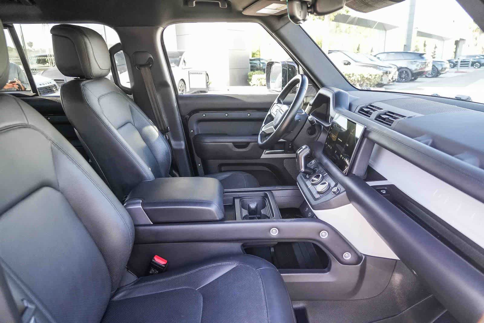 Used 2023 Land Rover Defender 110 SE AWD/4WD image 17