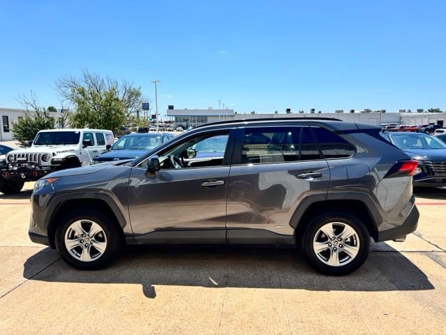 Used 2022 Toyota RAV4 LE AWD/4WD image 4