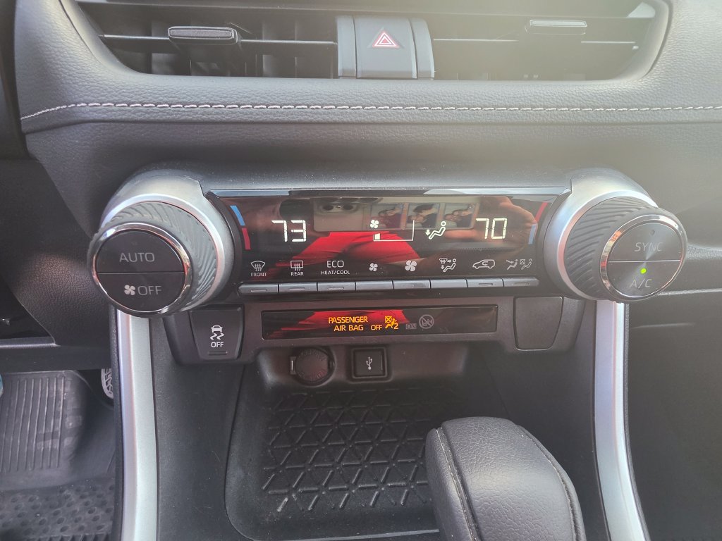 Used 2020 Toyota RAV4 LE w/ All Weather Liner Package AWD/4WD image 28