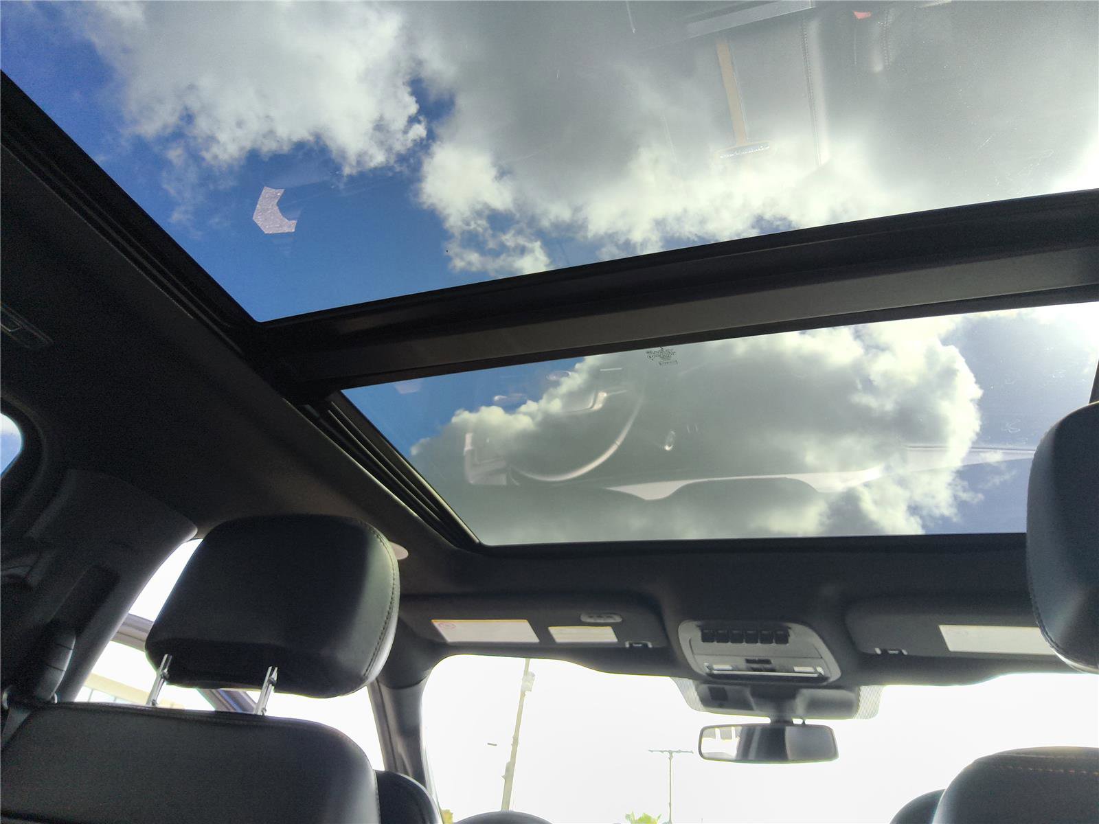 Used 2024 Ford F350 Platinum w/ Tremor Off-Road Package image 27