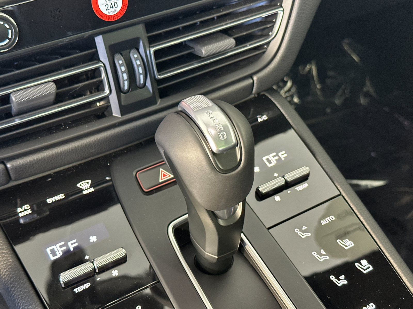 Certified 2026 Porsche Macan AWD/4WD image 25