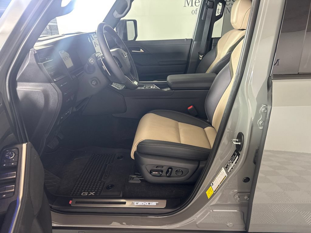 Used 2026 Lexus GX 550 AWD/4WD image 3