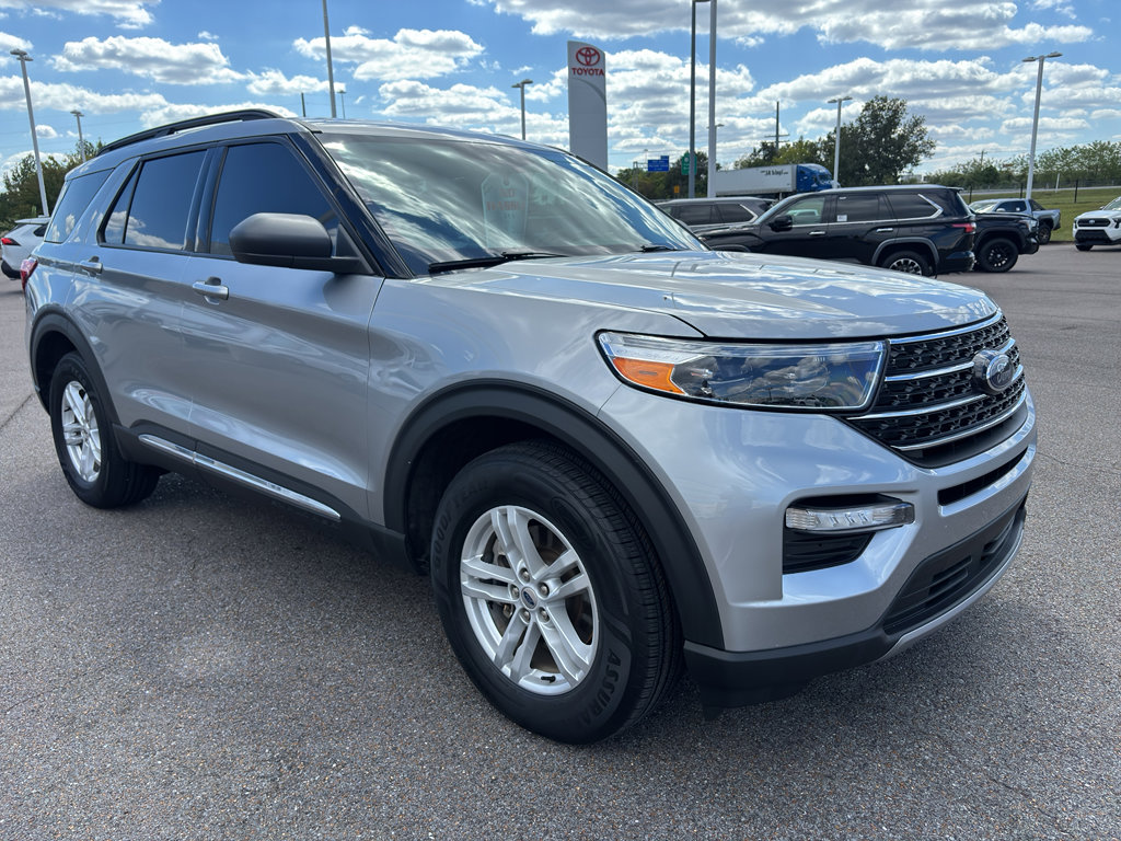 Used 2021 Ford Explorer XLT w/ Equipment Group 202A image 7