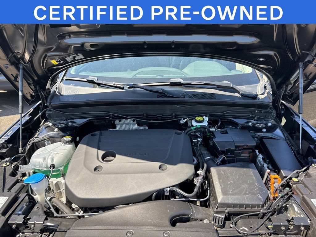 Certified 2025 Volvo XC40 B5 Plus AWD/4WD image 29