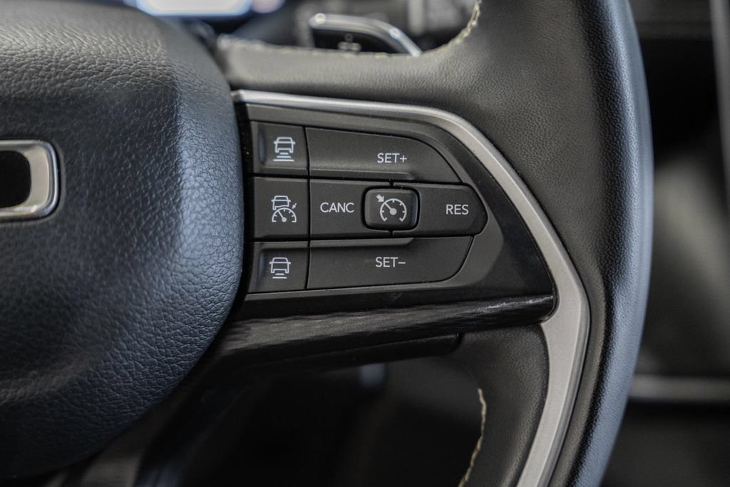 Used 2023 Jeep Grand Cherokee L Laredo w/ Luxury Tech Group I AWD/4WD image 25