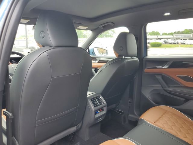 Certified 2025 Volkswagen Tiguan SEL R-Line AWD/4WD image 11