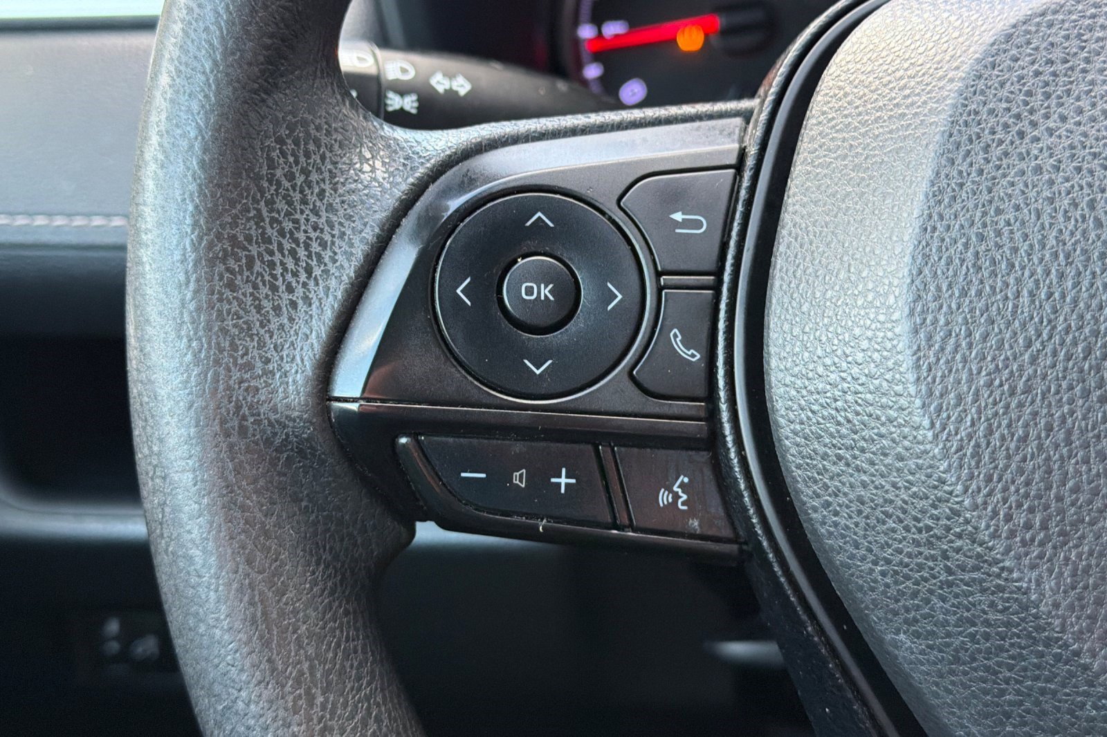 Used 2019 Toyota RAV4 LE image 29