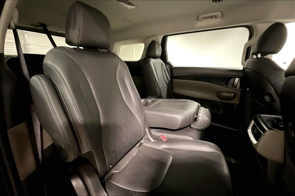 Used 2026 Kia Carnival LXS FWD image 33