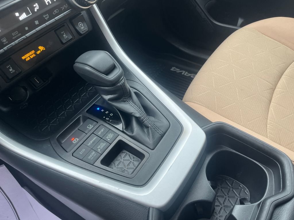Certified 2020 Toyota RAV4 XLE image 28