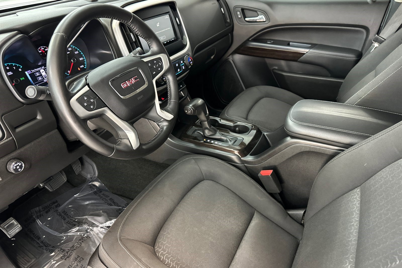 Used 2017 GMC Canyon SLE w/ SLE Convenience Package RWD image 4