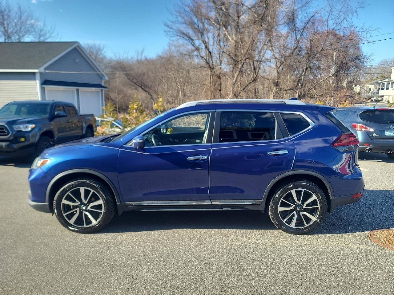 Used 2019 Nissan Rogue SL w/ Premium Package image 4