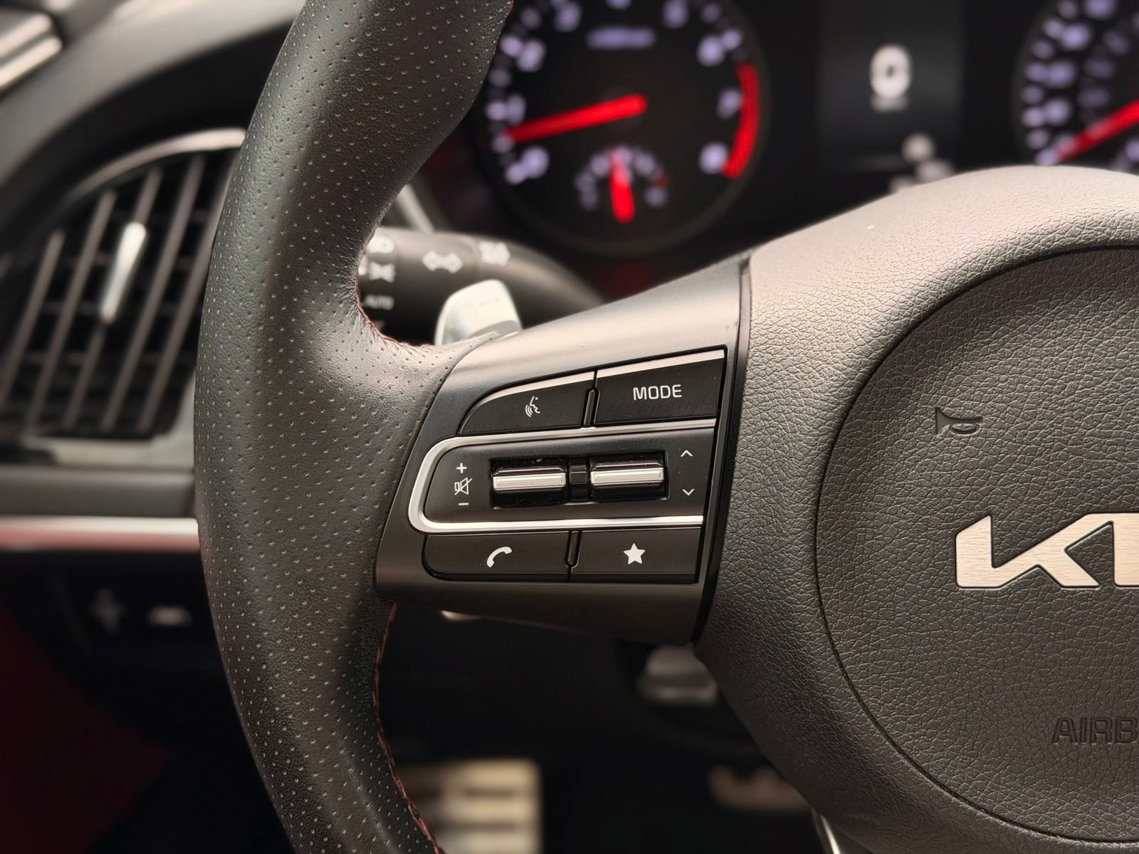 Used 2022 Kia Stinger GT1 w/ Red Interior Color Package RWD image 37