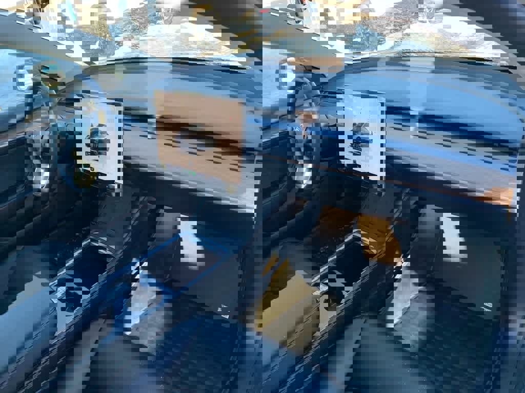 Used 2023 Tesla Model 3 Standard Range image 12