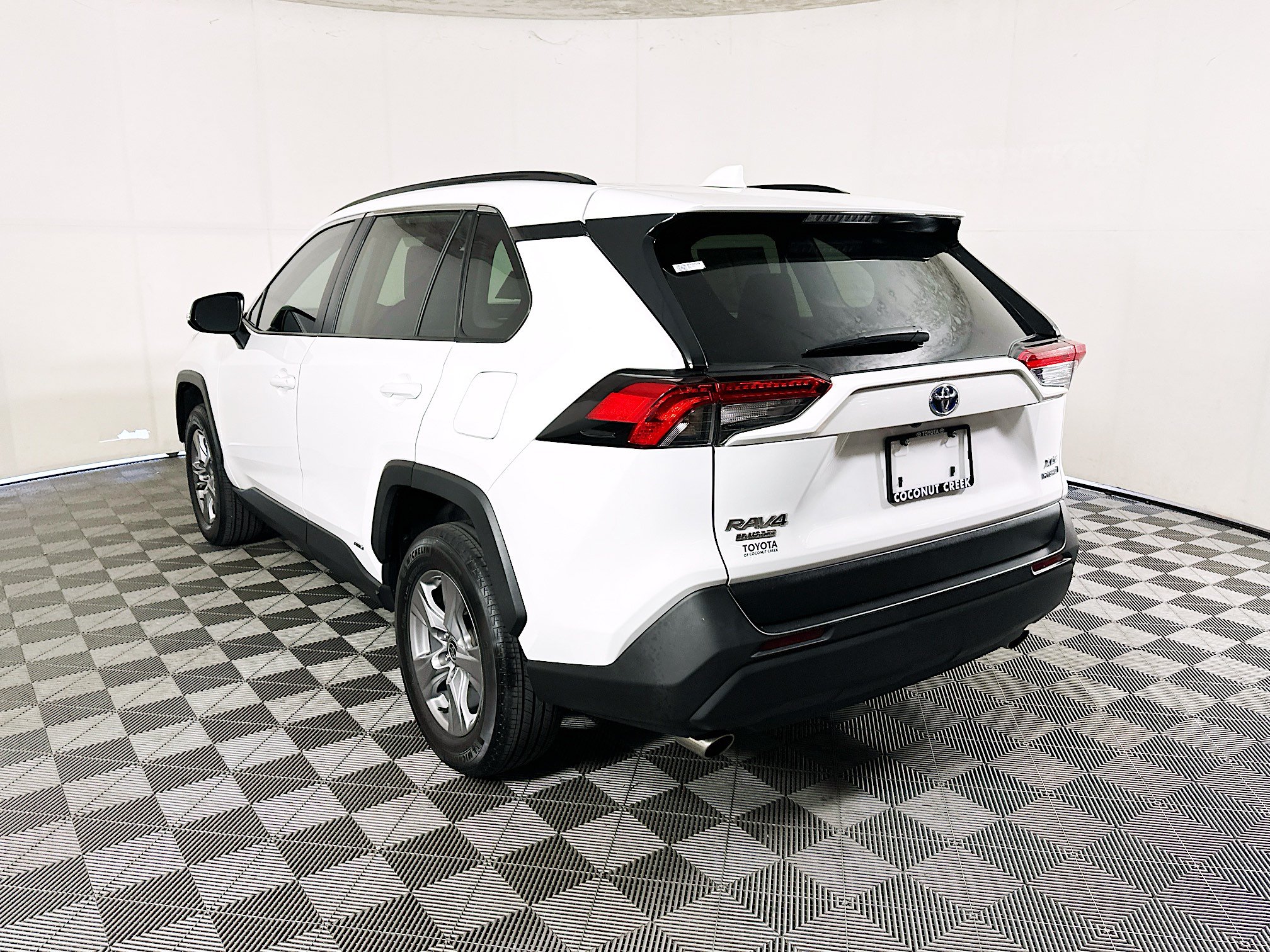 Used 2024 Toyota RAV4 XLE w/ Convenience Package AWD/4WD image 5