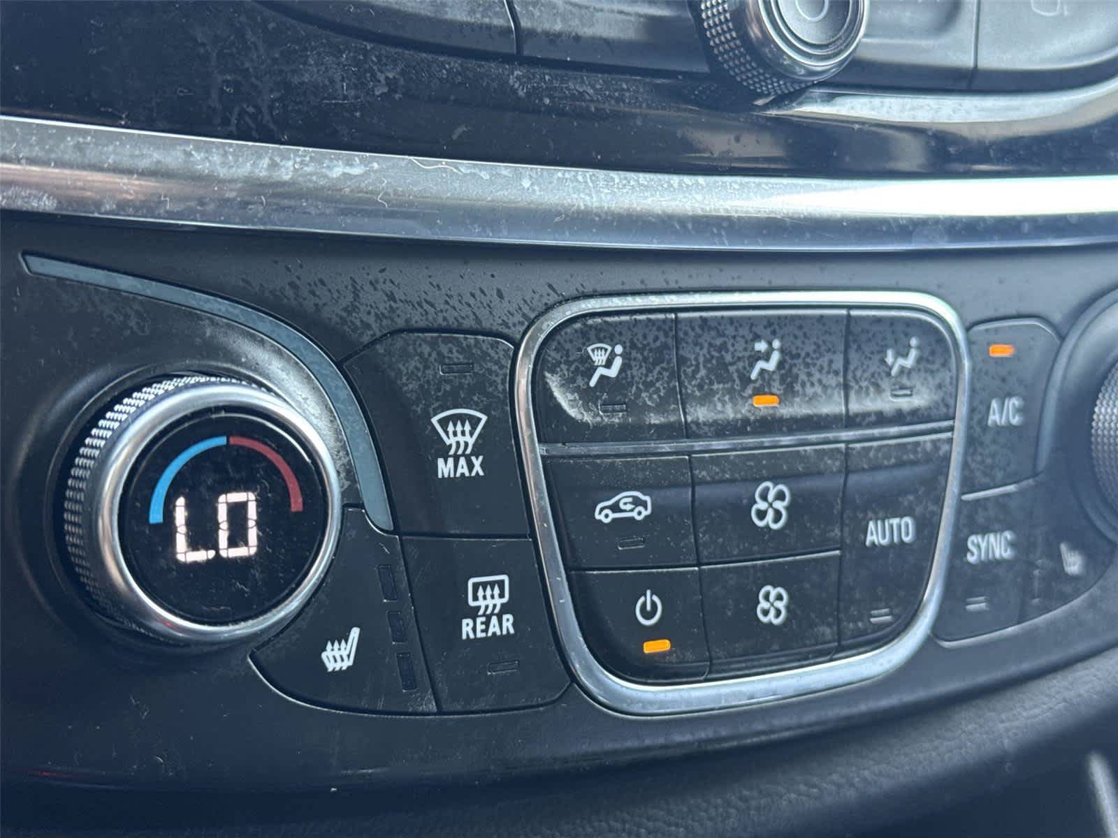 Used 2021 Chevrolet Traverse LT AWD/4WD image 17