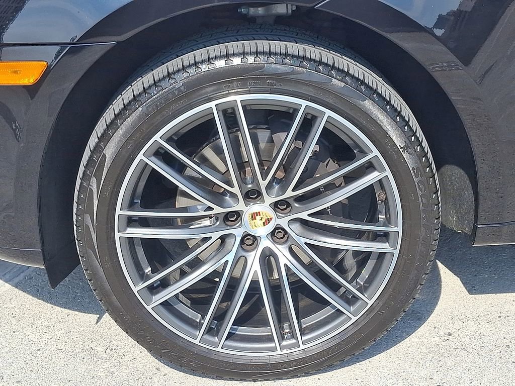 Certified 2025 Porsche Macan image 11