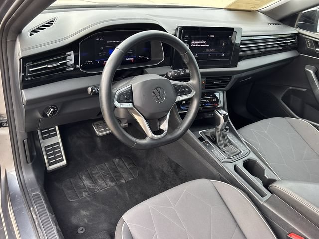 Used 2025 Volkswagen Jetta Sport FWD image 20
