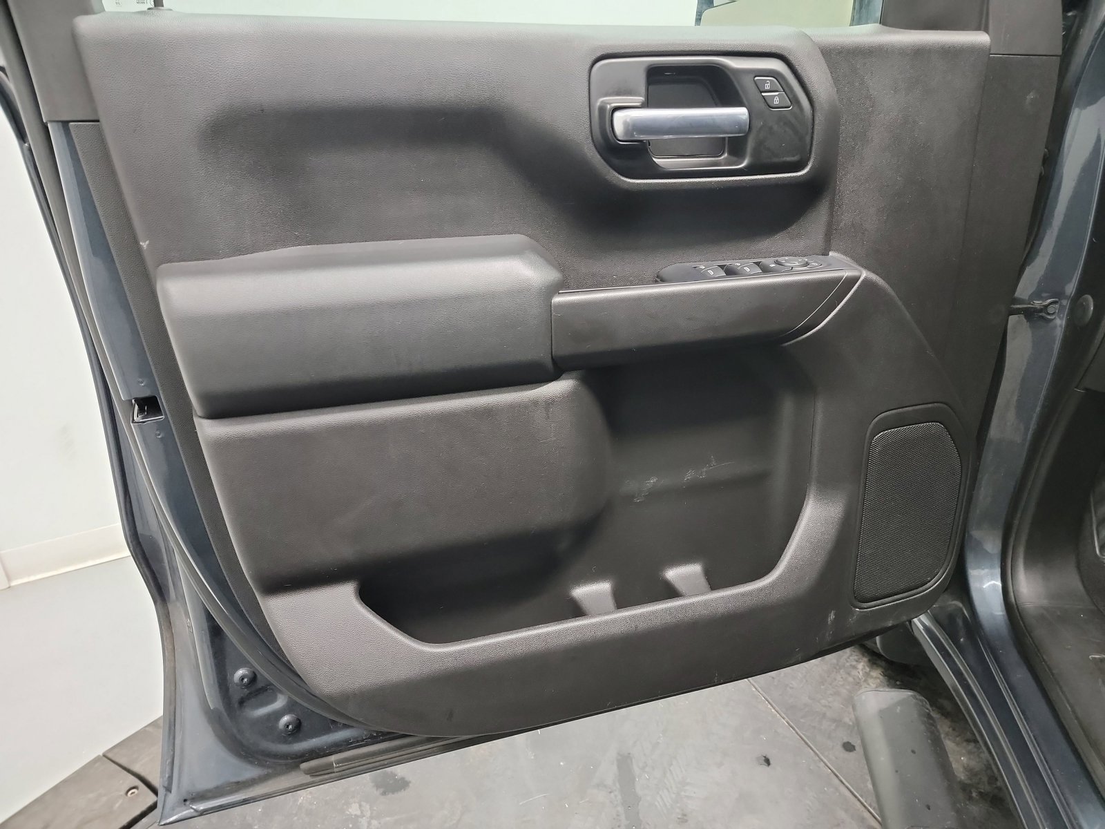 Used 2020 Chevrolet Silverado 1500 Custom w/ Custom Value Package image 13