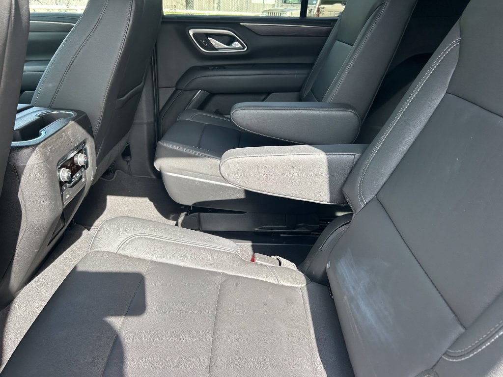 Used 2024 Chevrolet Tahoe LT w/ Luxury Package RWD image 17