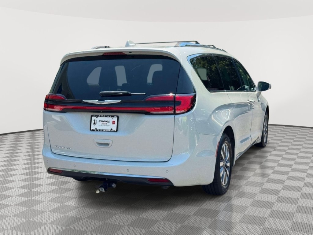 Used 2021 Chrysler Pacifica Touring-L FWD image 6