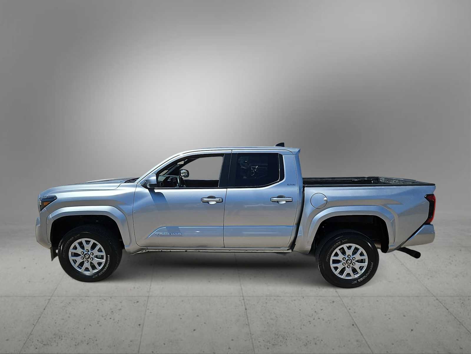 Used 2024 Toyota Tacoma SR5 RWD image 5