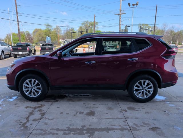 Used 2018 Nissan Rogue SV image 3