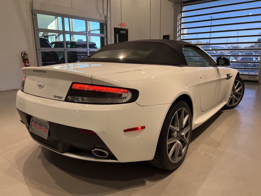 Used 2013 Aston Martin V8 Vantage Roadster RWD image 21