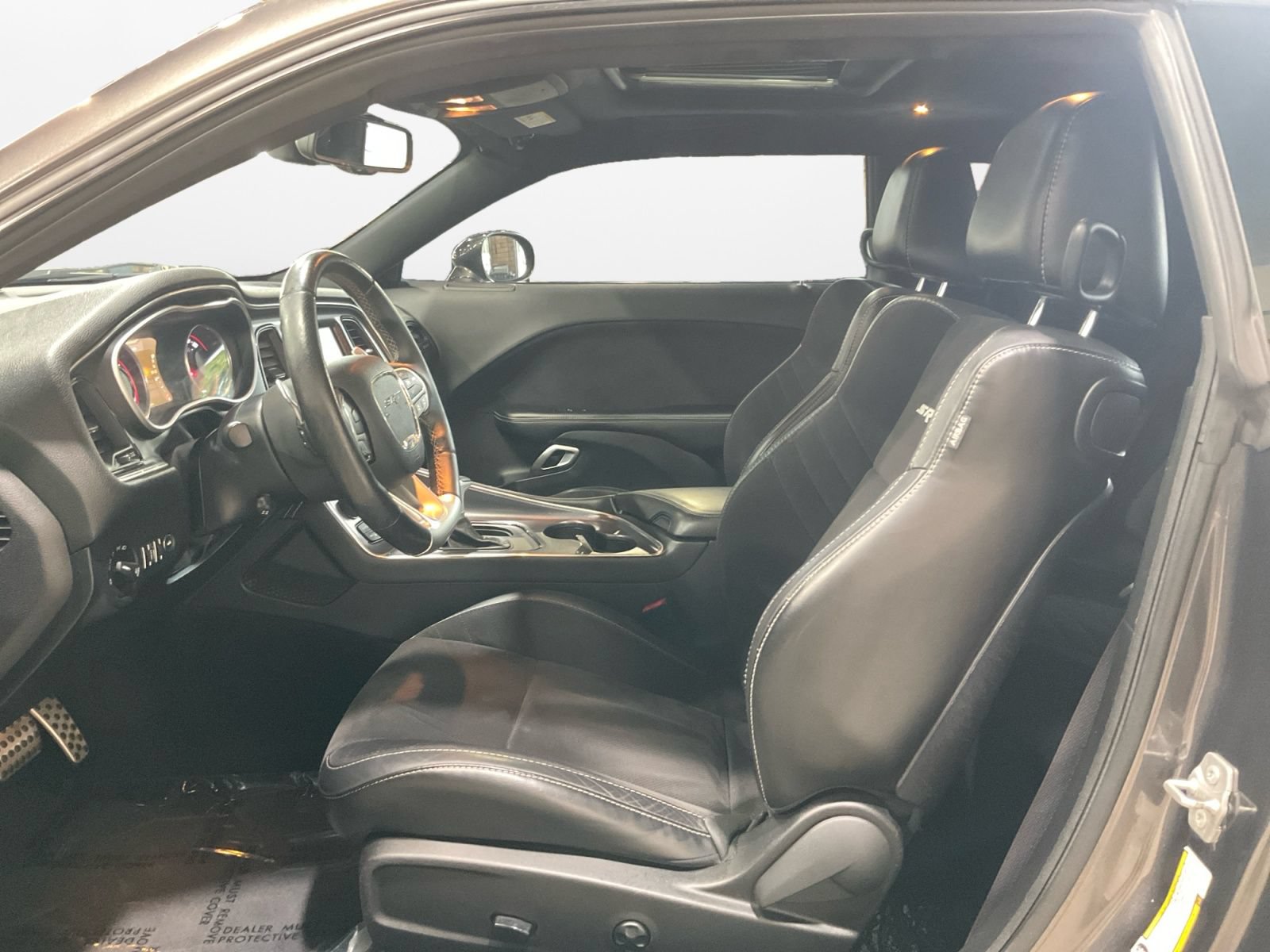 Used 2016 Dodge Challenger SRT w/ Technology Group RWD image 10
