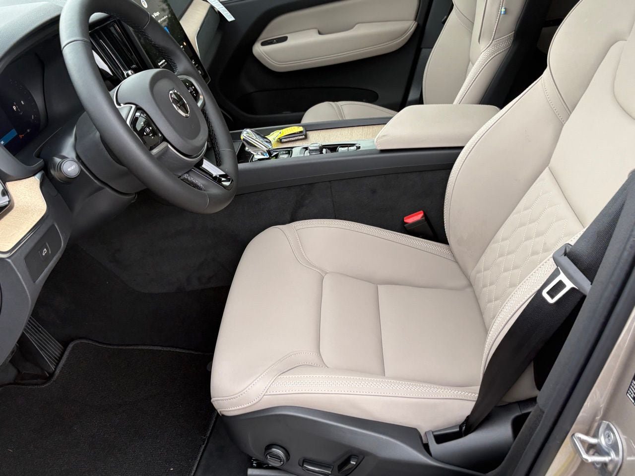 New 2026 Volvo XC60 B5 Plus w/ Protection Package Premier AWD/4WD image 19