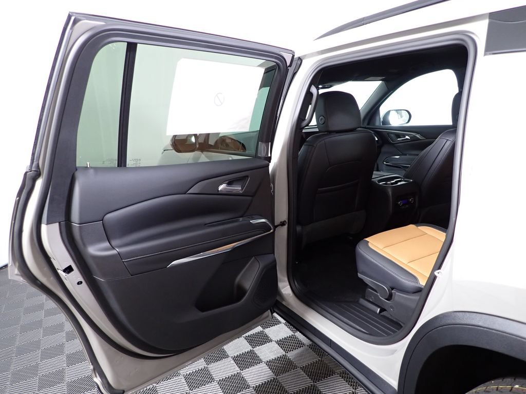 New 2027 Chevrolet Traverse Z71 w/ LPO, Floor Liner Package AWD/4WD image 34