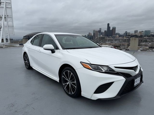 Used 2018 Toyota Camry SE image 1
