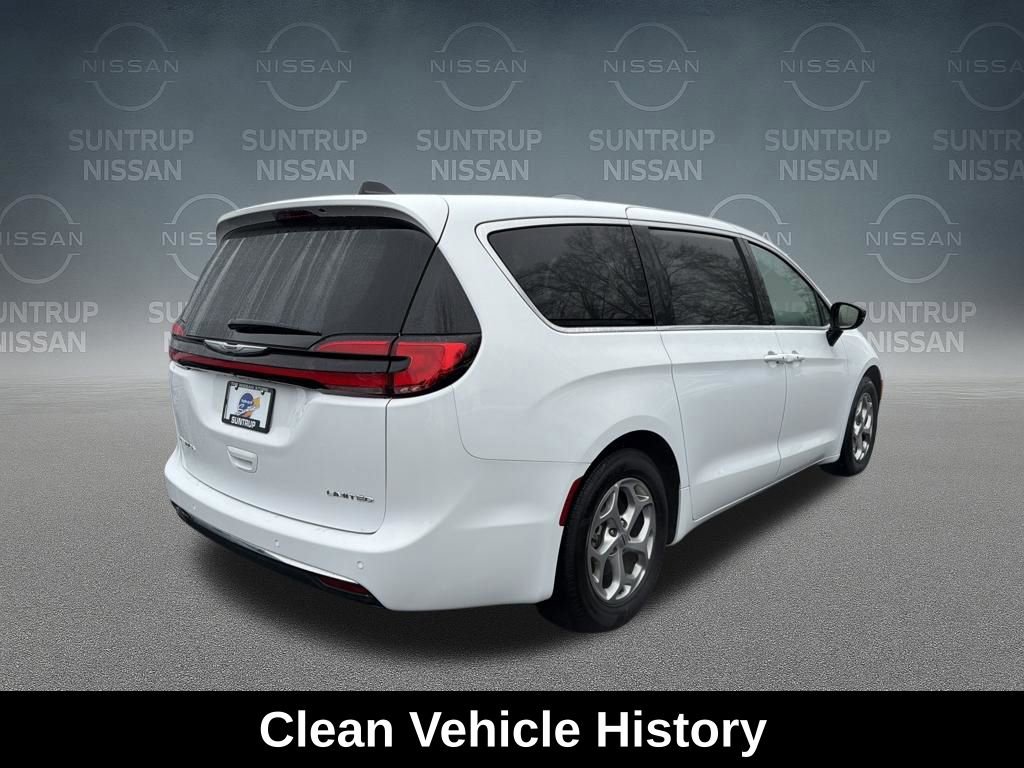 Used 2024 Chrysler Pacifica Limited image 6
