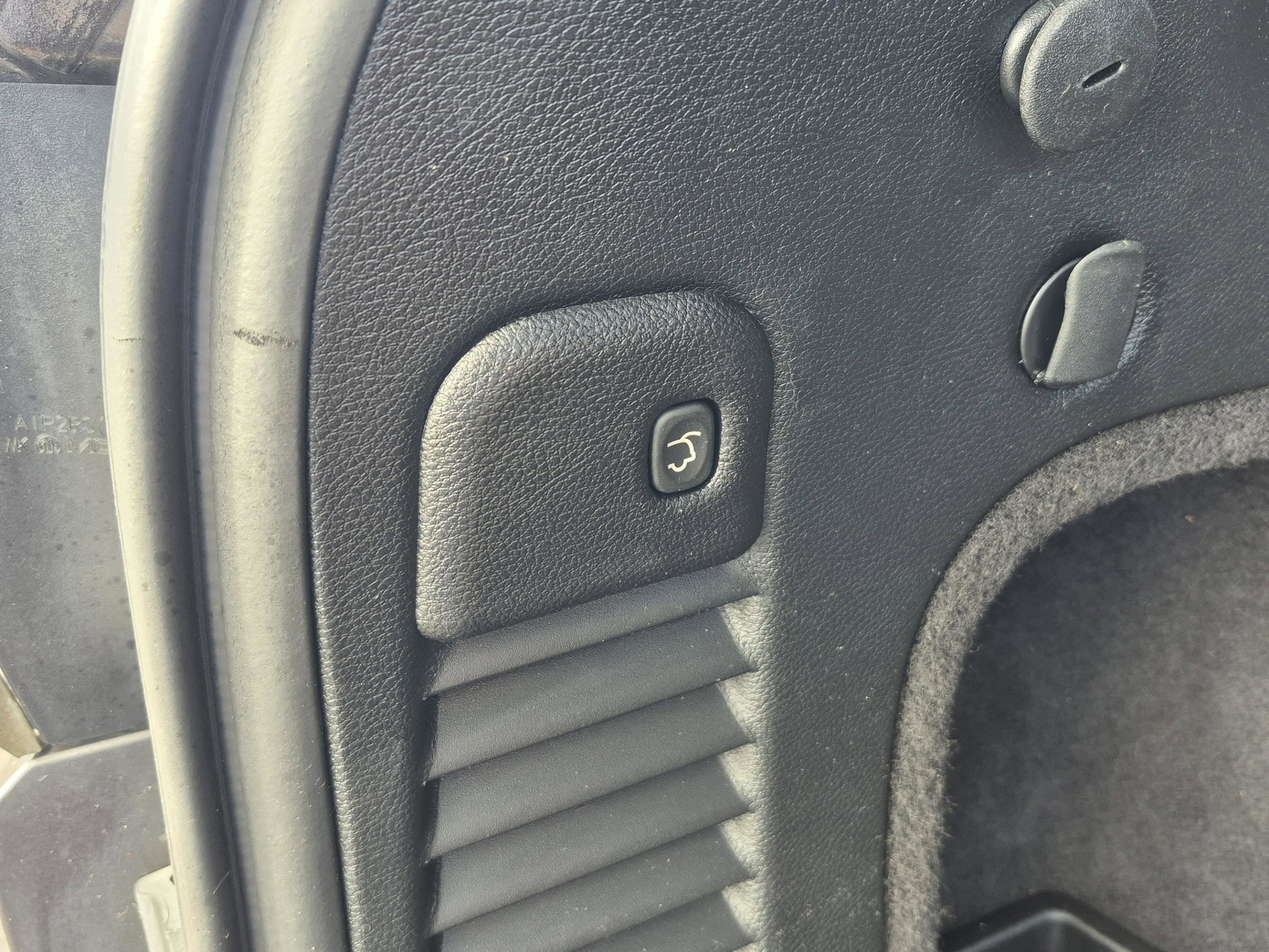 Used 2019 Jeep Grand Cherokee Altitude RWD image 12