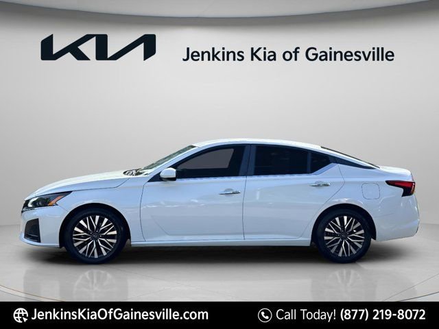 Used 2023 Nissan Altima 2.5 SV FWD image 6