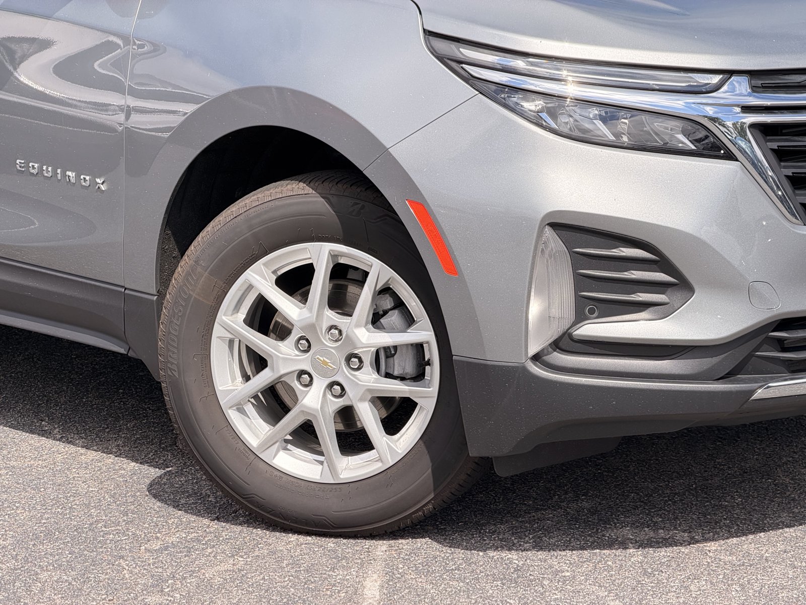 Used 2024 Chevrolet Equinox LT AWD/4WD image 3