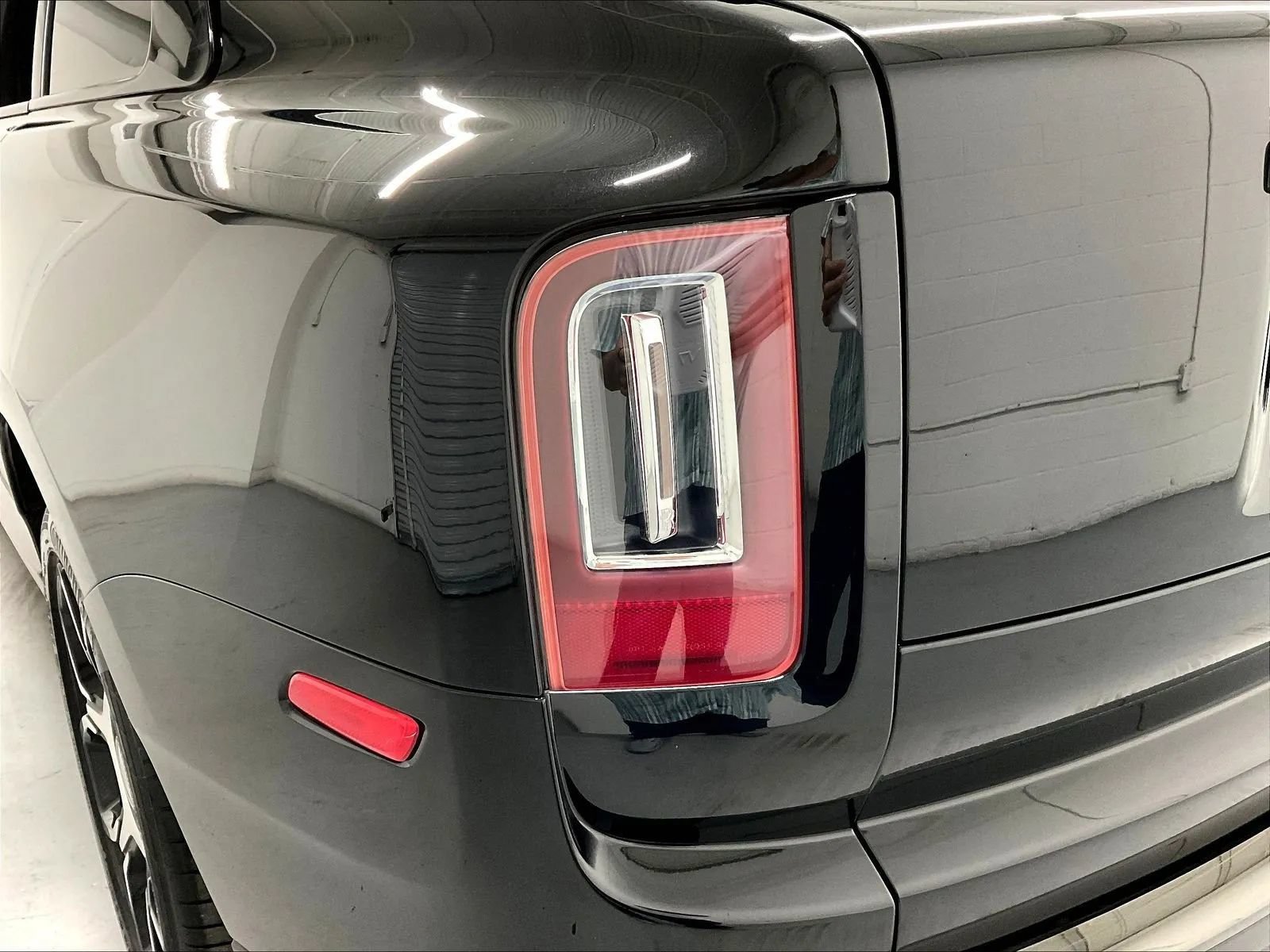 Used 2021 Rolls-Royce Cullinan Black Badge AWD/4WD image 34