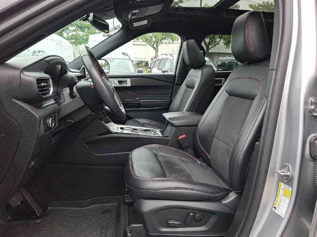 Used 2023 Ford Explorer ST-Line w/ Class IV Trailer Tow Package AWD/4WD image 17