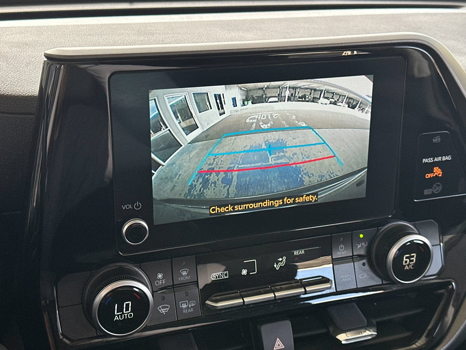 Used 2025 Toyota Highlander LE AWD/4WD image 18