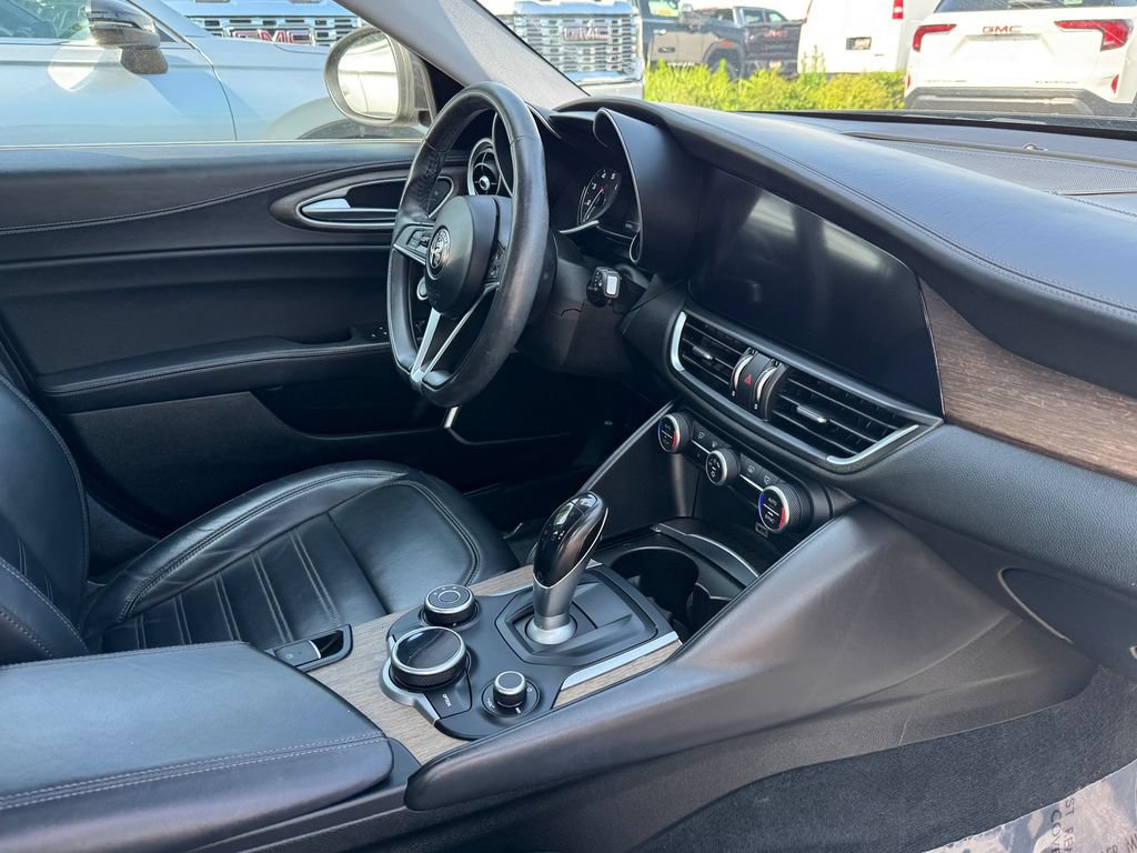Used 2017 Alfa Romeo Giulia Ti w/ TI Lusso Package AWD/4WD image 29