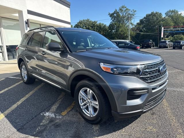 Used 2023 Ford Explorer XLT image 3