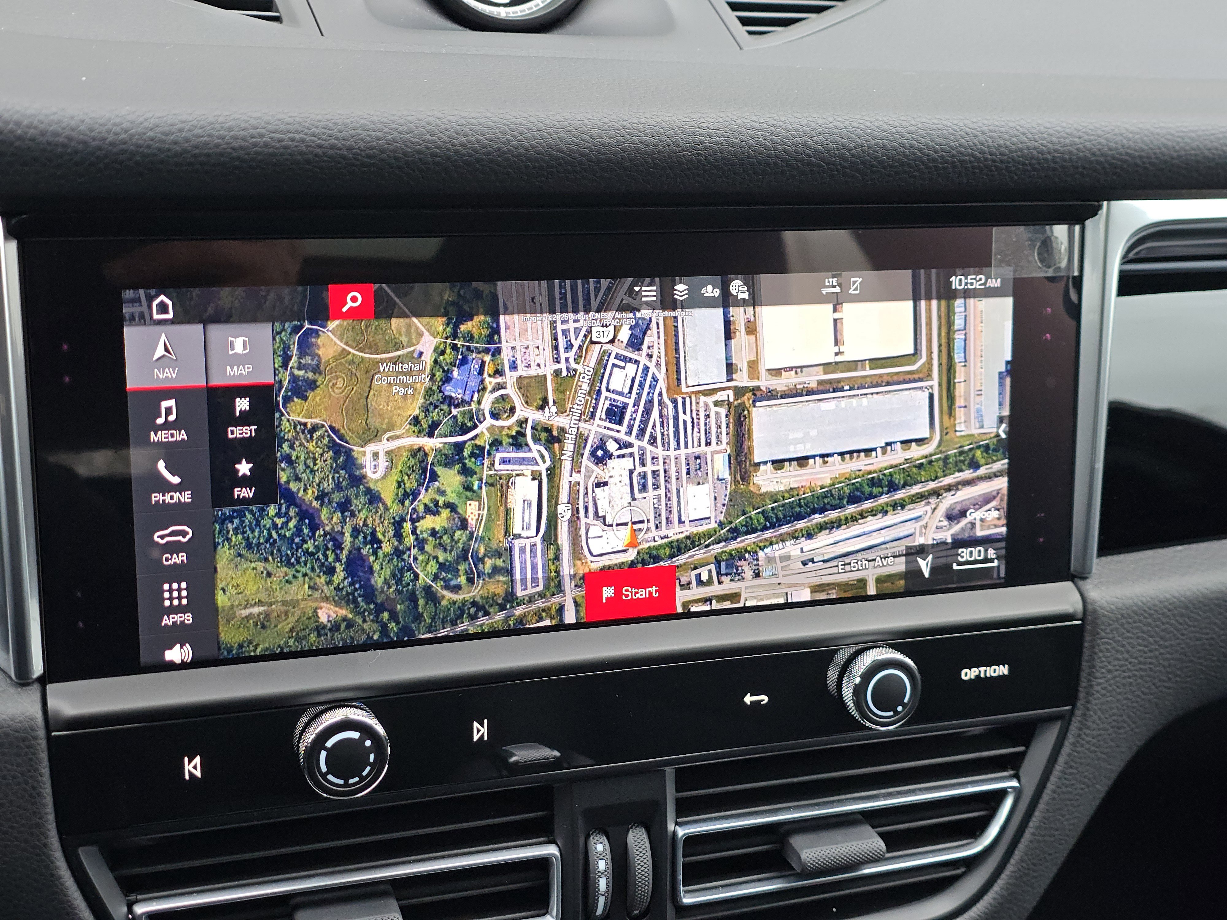 Certified 2025 Porsche Macan image 19