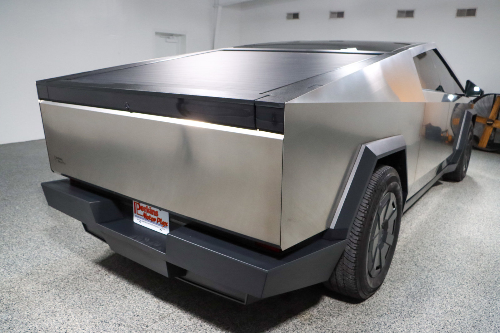 Used 2024 Tesla Cybertruck AWD Crew Cab image 7