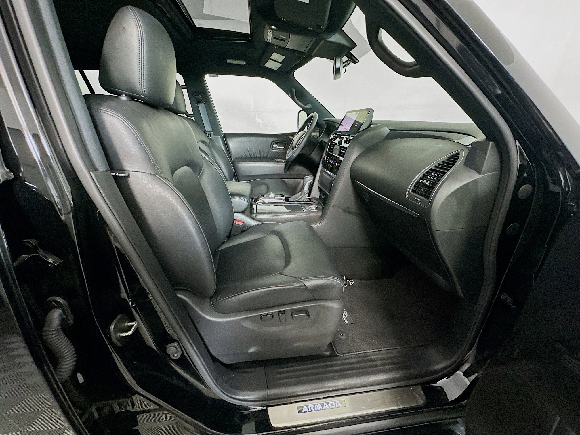 Used 2023 Nissan Armada SL w/ Midnight Edition Package image 35