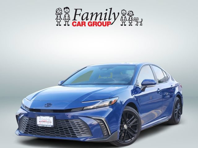 Used 2025 Toyota Camry SE w/ Convenience Package FWD image 1
