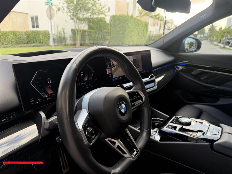 Used 2025 BMW 530i xDrive AWD/4WD image 9