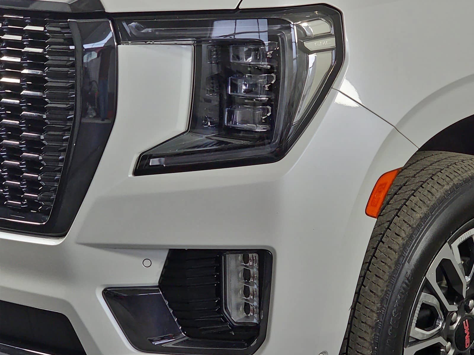 Used 2023 GMC Yukon XL Denali Ultimate AWD/4WD image 27
