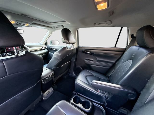 Used 2022 Toyota Highlander XLE image 23